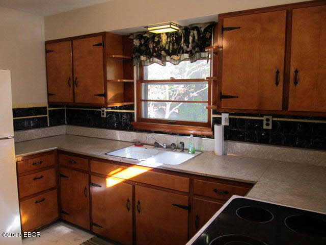 2112 East Richview Road Mount Vernon, IL 62864 - Photo 13 of 21 Gallery Image 13