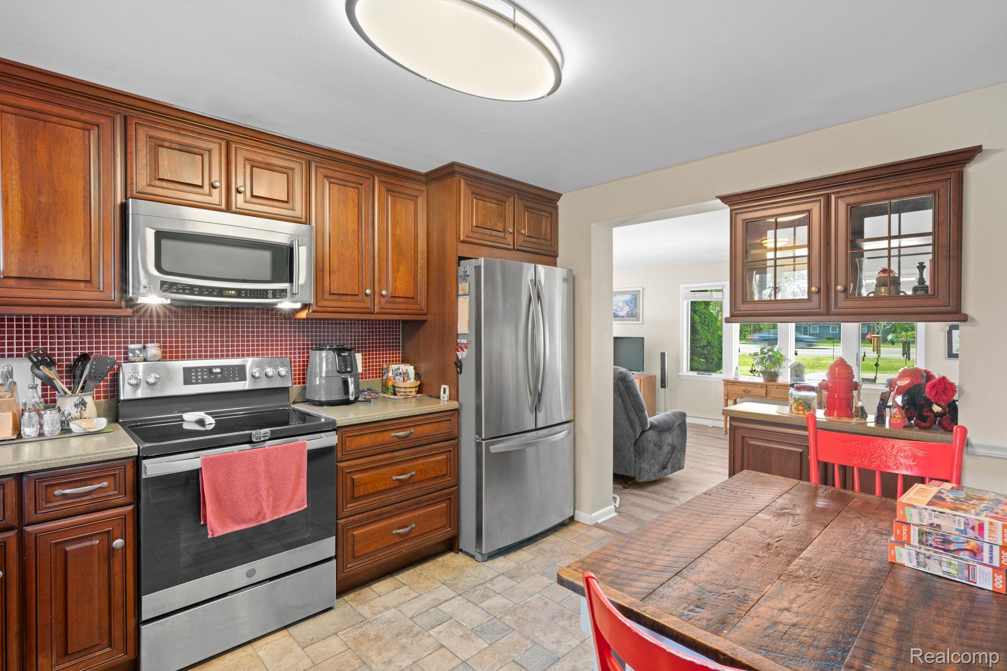 6035 Corunna Road Flint, MI 48532 - Photo 12 of 34 Gallery Image 12