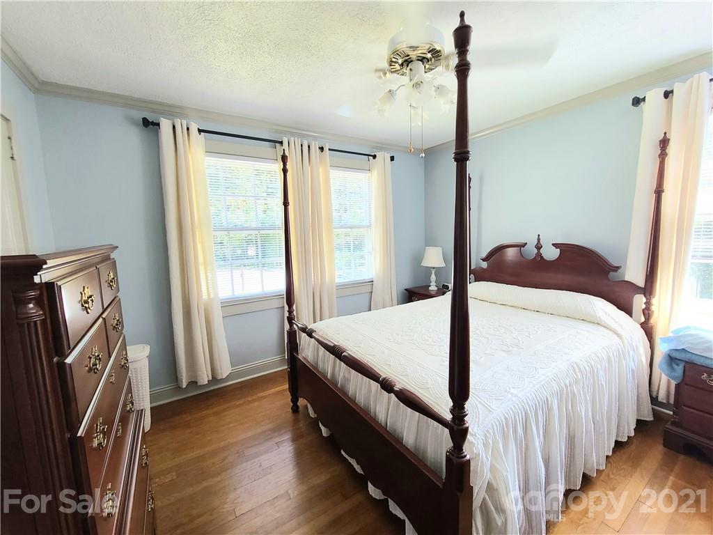 439 Governors View Road Asheville, NC 28805 - Photo 2 of 13 Gallery Image 2