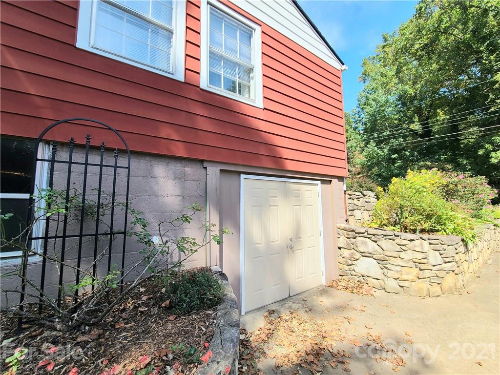 439 Governors View Road Asheville, NC 28805 - Photo 13 of 13 Gallery Image 13