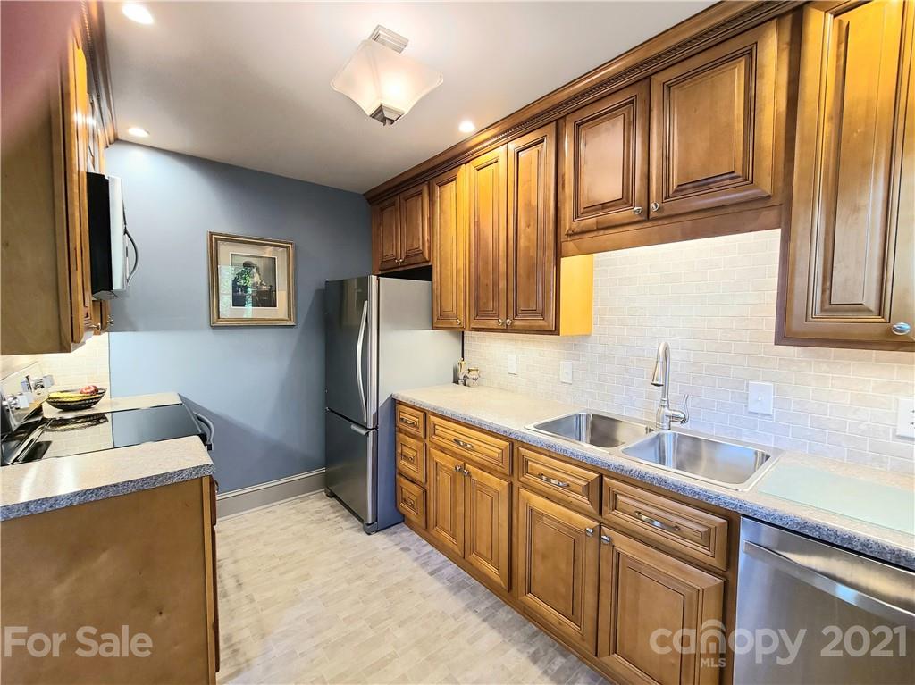 439 Governors View Road Asheville, NC 28805 - Photo 4 of 13 Gallery Image 4