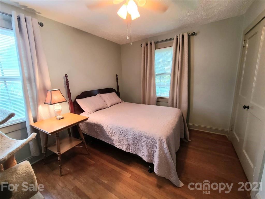 439 Governors View Road Asheville, NC 28805 - Photo 5 of 13 Gallery Image 5