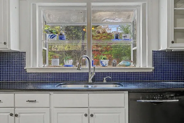 $445,000 | 5185 Mary Starnes Drive, Memphis, TN 38117