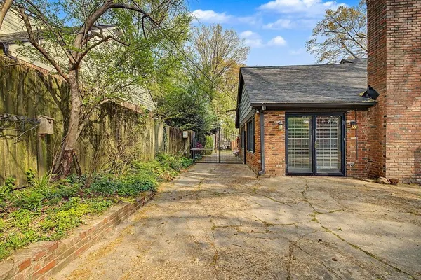 $445,000 | 5185 Mary Starnes Drive, Memphis, TN 38117