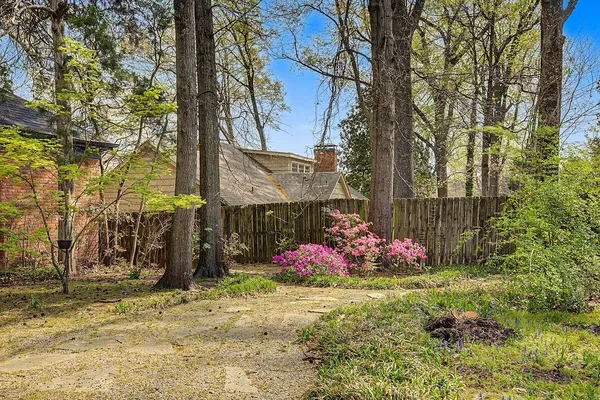 $445,000 | 5185 Mary Starnes Drive, Memphis, TN 38117