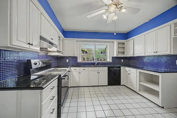 $445,000 | 5185 Mary Starnes Drive, Memphis, TN 38117