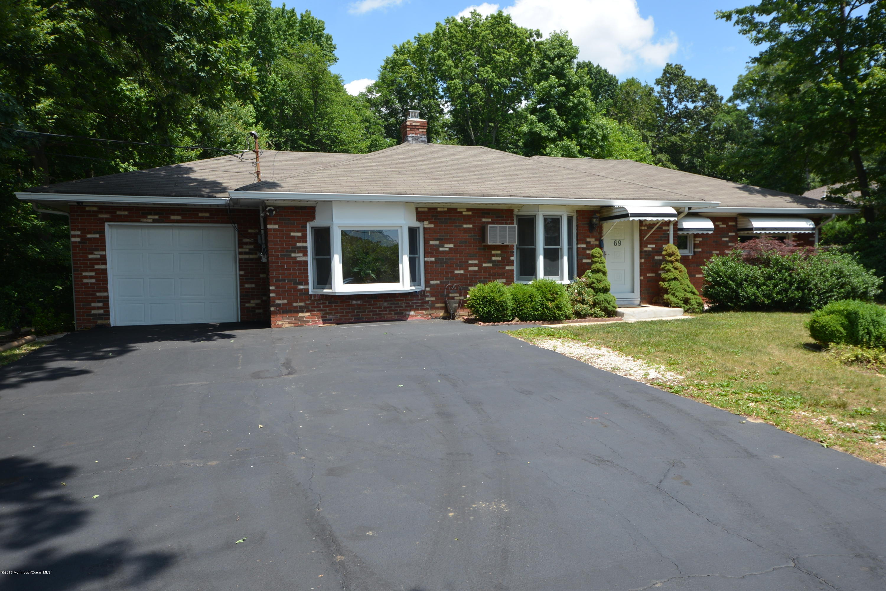 69 Harbor Road Morganville, NJ 07751 - Photo 2 of 14 DSC_1826