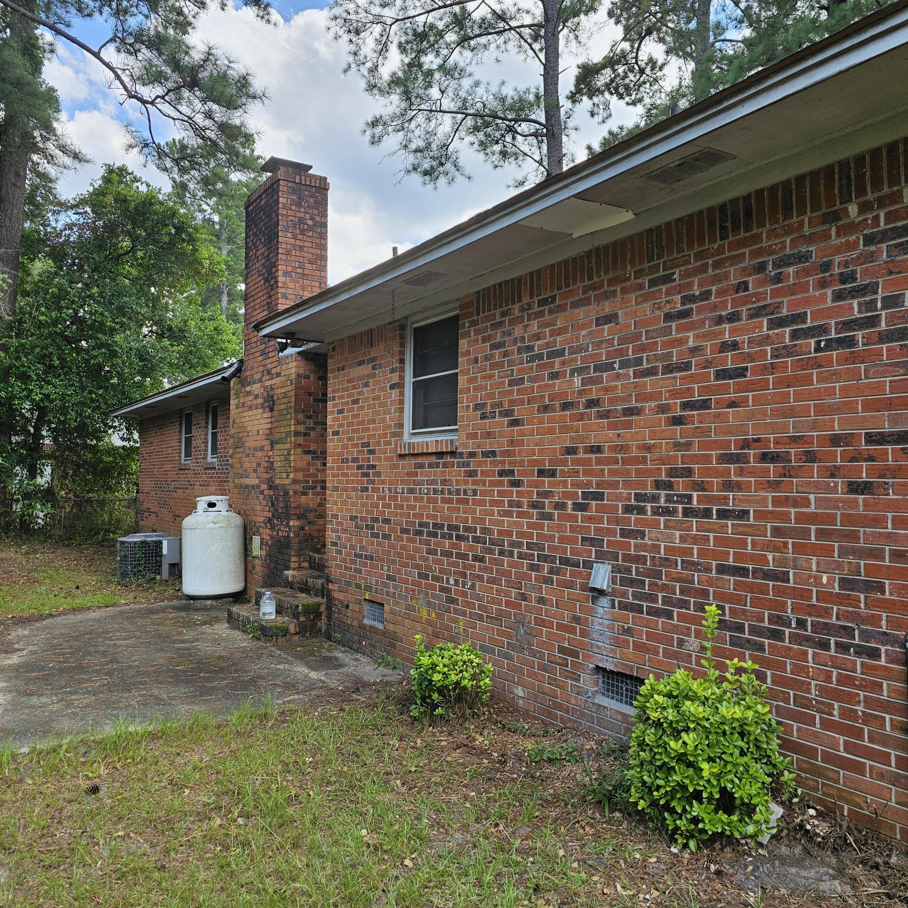 809 North Guignard Drive Sumter, SC 29150 - Photo 4 of 14 20230722_143444