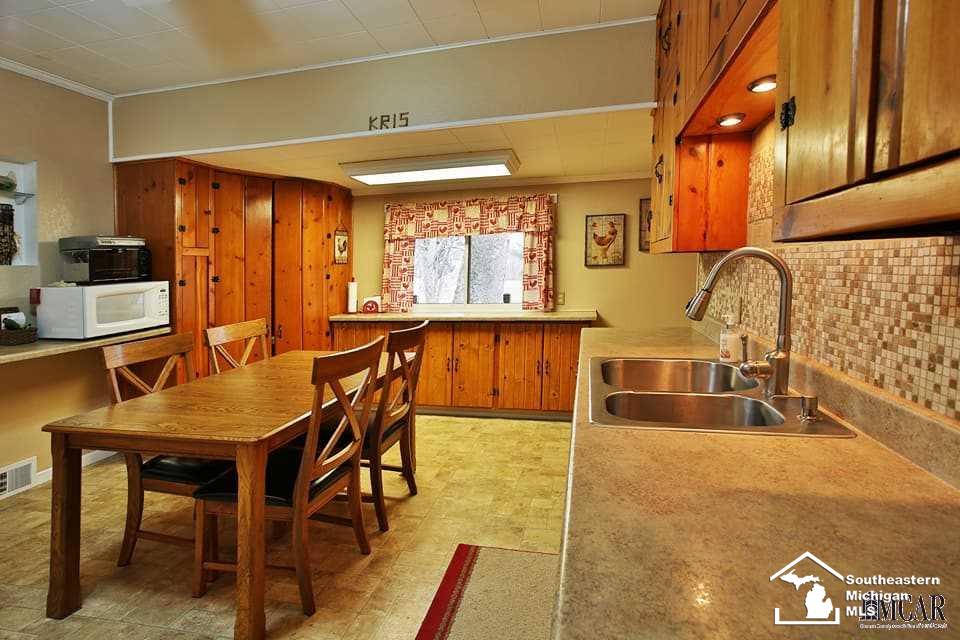 339 West Temperance Road Temperance, MI 48182 - Photo 8 of 20 Eat-in Kitchen