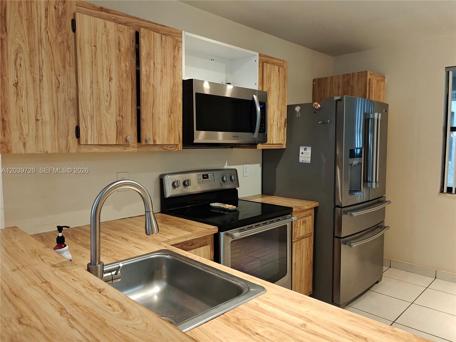 601 Ives Dairy Road, Unit 1018 Miami, FL 33179 - Photo 3 of 16