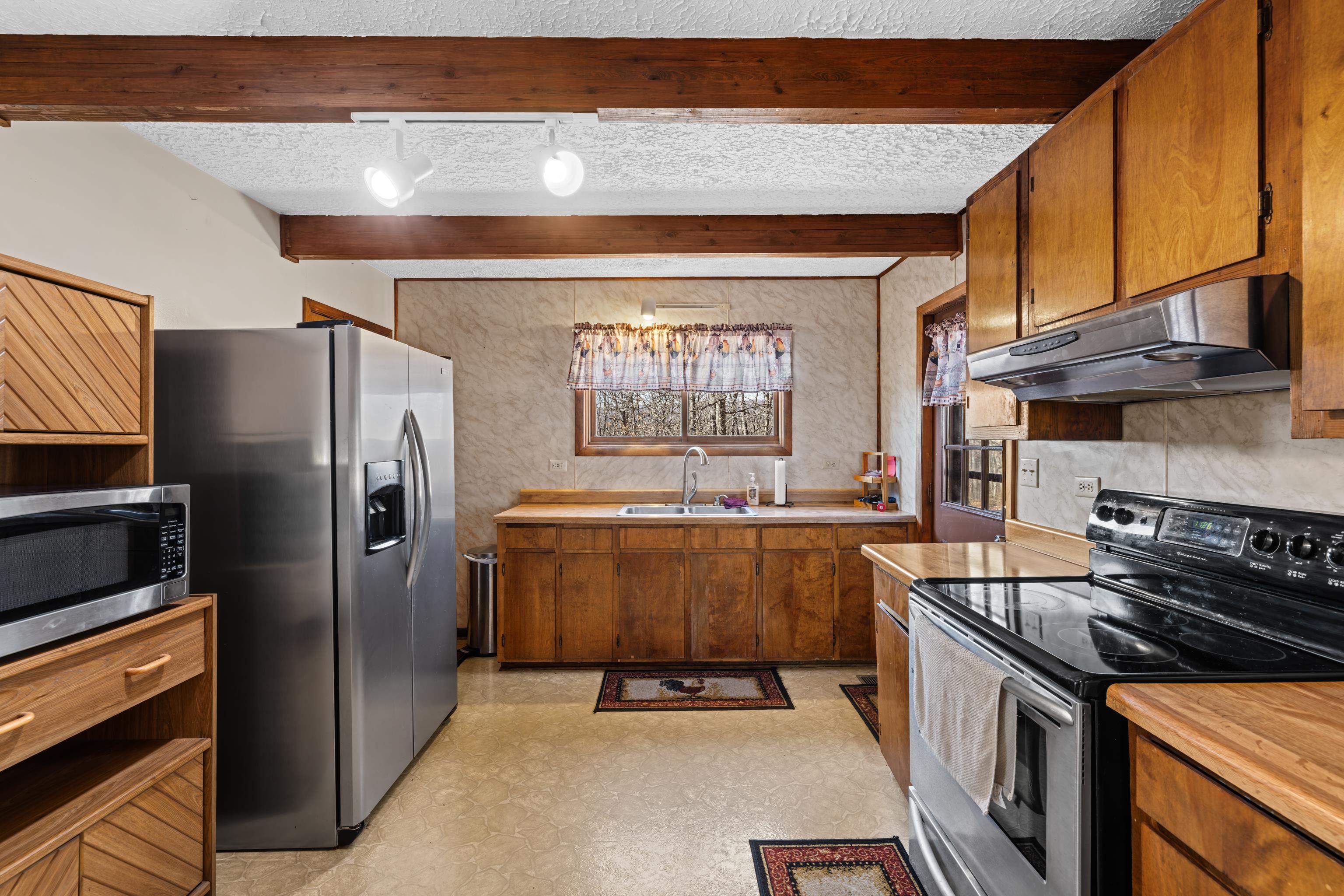 7386 Apple Ridge Drive Timberville, VA 22853 - Photo 21 of 62 a kitchen with granite countertop a stove and refrigerator
