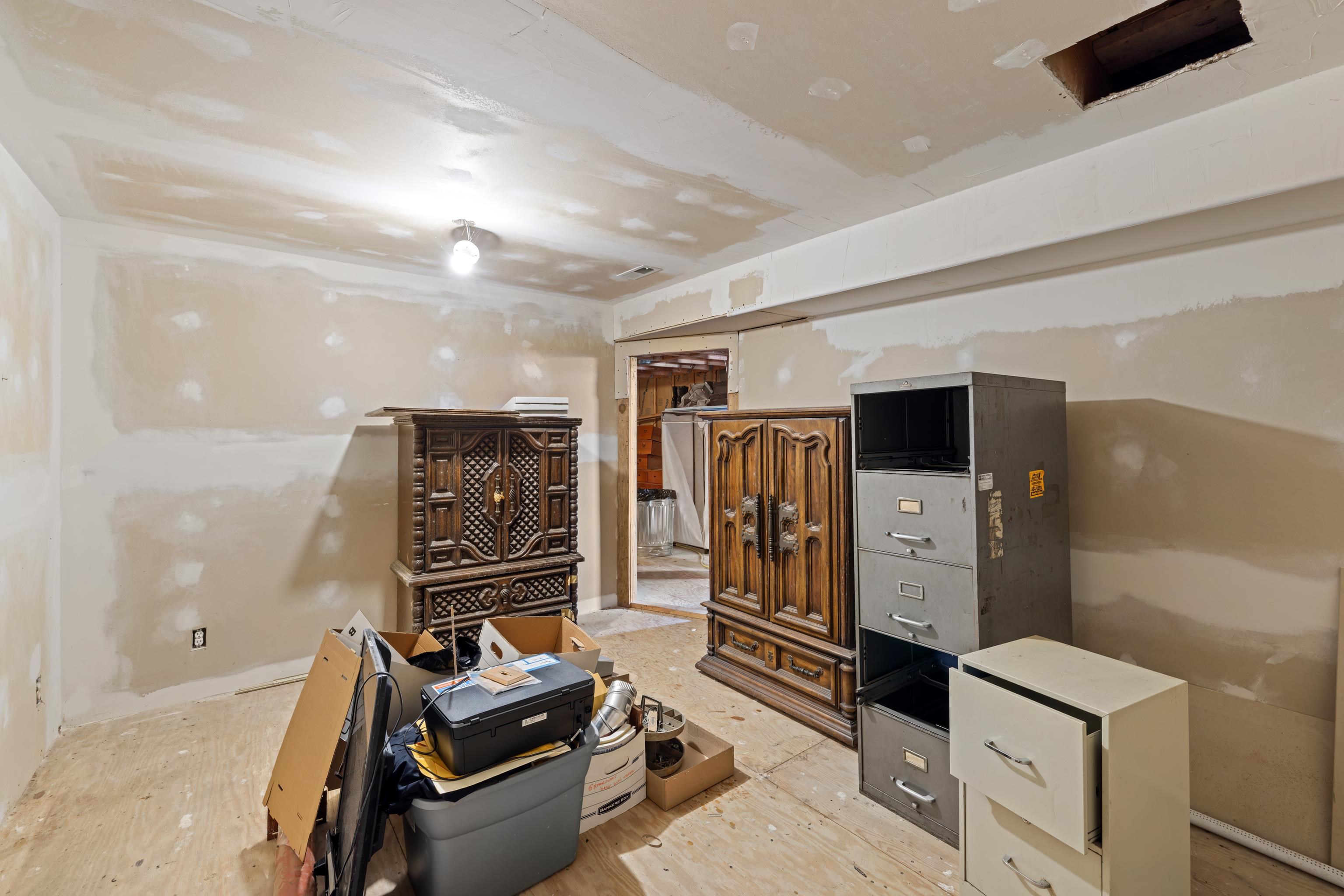 7386 Apple Ridge Drive Timberville, VA 22853 - Photo 32 of 62 a room with gym equipment and a flat screen tv