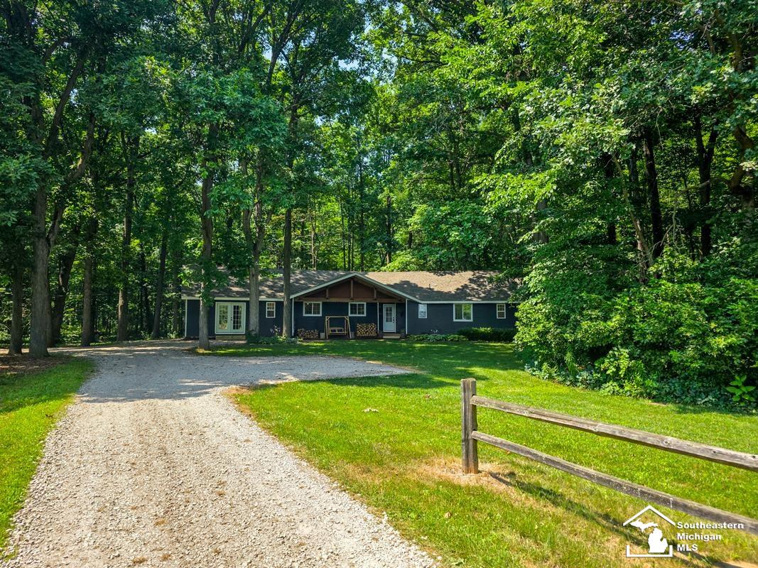 621 Baldwin Road Monroe, MI 48162 - Photo 2 of 57