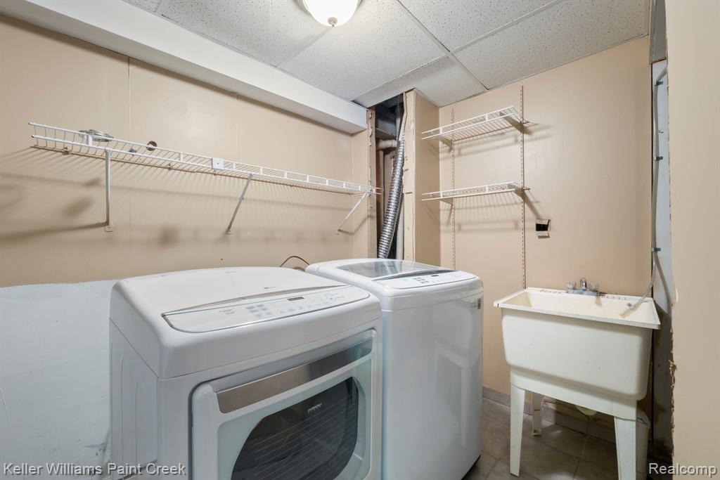 1811 Henbert Road West Bloomfield, MI 48324 - Photo 38 of 54 Gallery Image 38