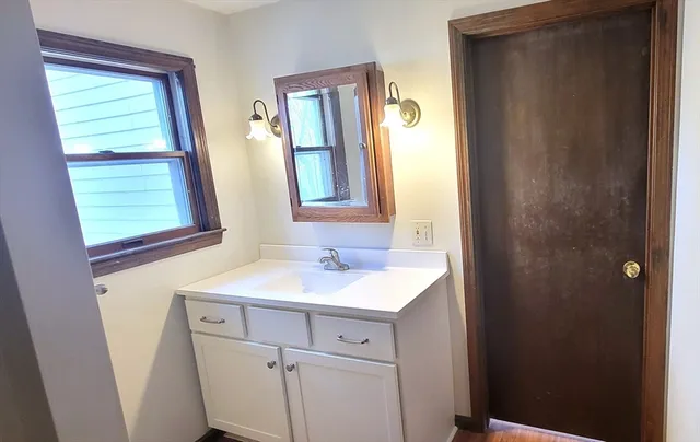 $2,400 | 101 Glen Street, Unit 2, Whitman, MA 02382