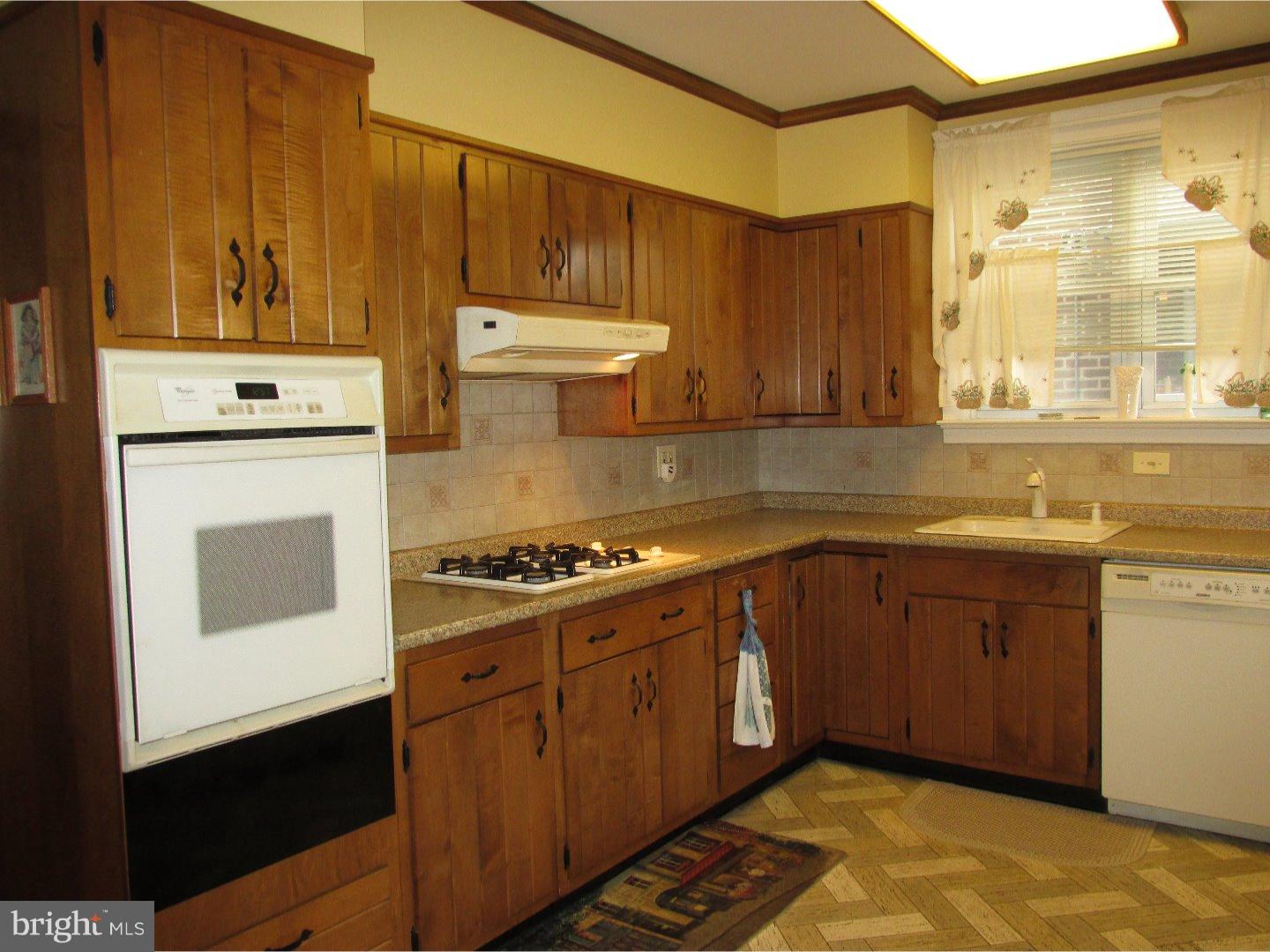 522 Rhawn Street Philadelphia, PA 19111 - Photo 11 of 25 Kitchen