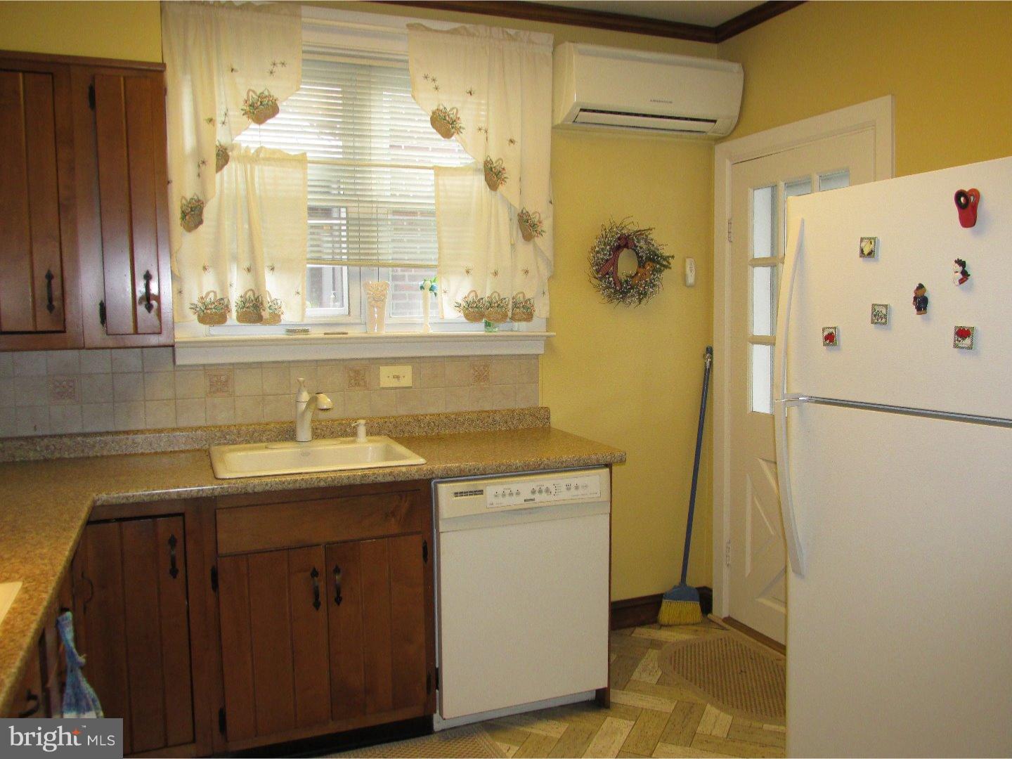 522 Rhawn Street Philadelphia, PA 19111 - Photo 12 of 25 Kitchen