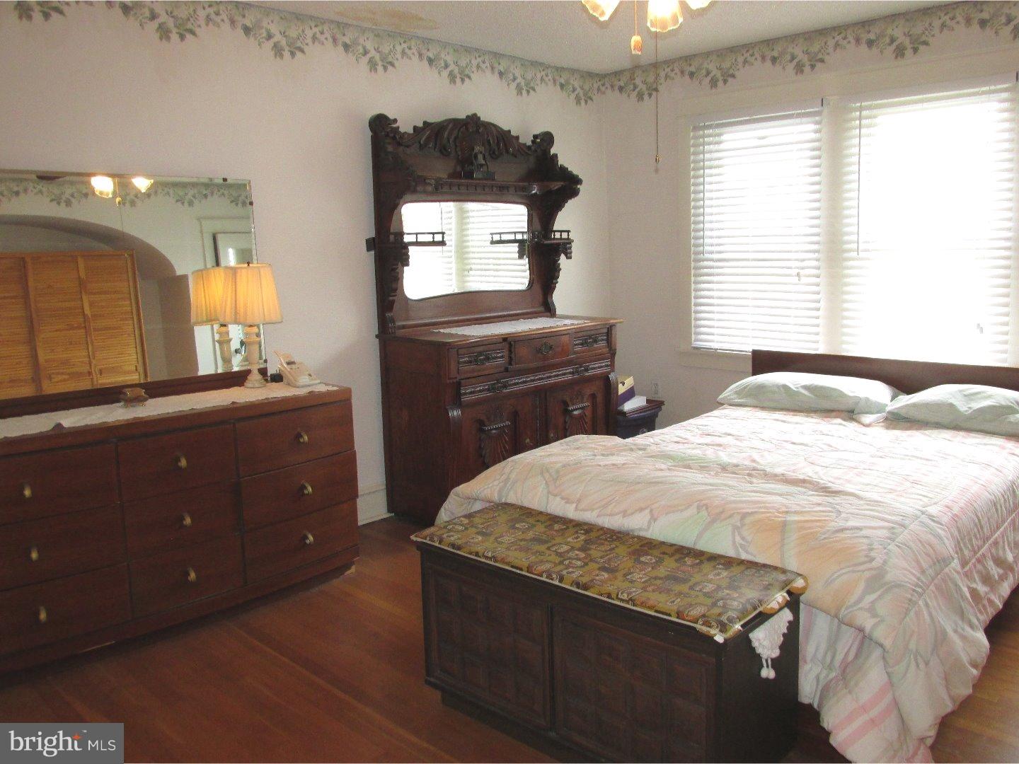 522 Rhawn Street Philadelphia, PA 19111 - Photo 16 of 25 Bedroom - Main