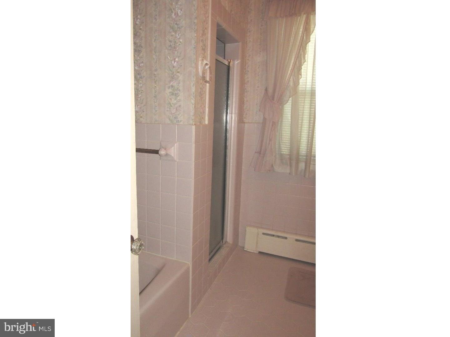 522 Rhawn Street Philadelphia, PA 19111 - Photo 19 of 25 Bathroom