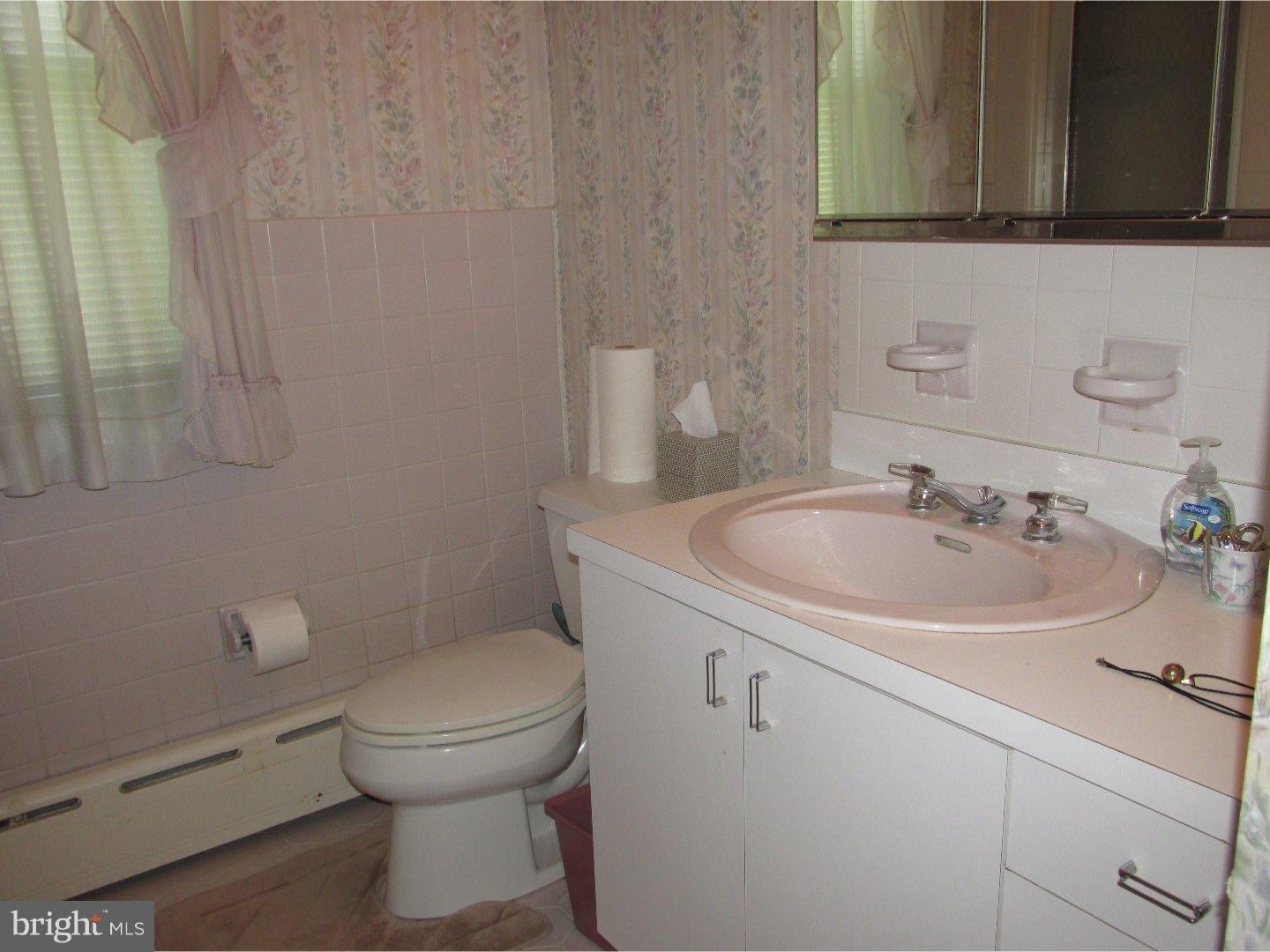 522 Rhawn Street Philadelphia, PA 19111 - Photo 20 of 25 Bathroom