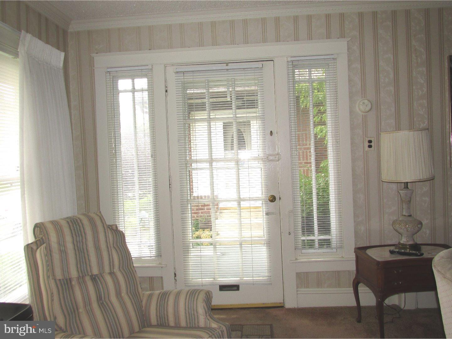 522 Rhawn Street Philadelphia, PA 19111 - Photo 5 of 25 Living Room