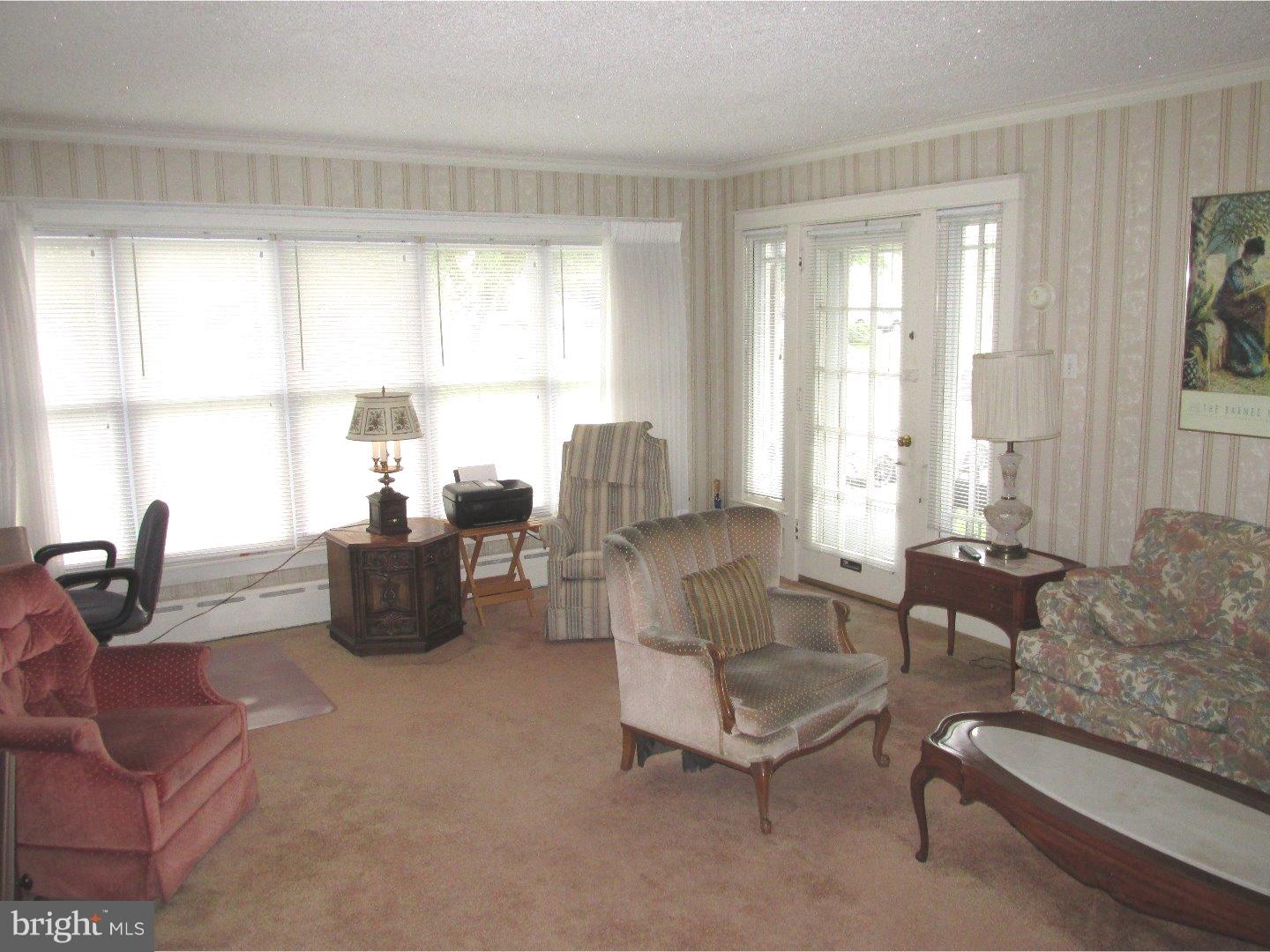 522 Rhawn Street Philadelphia, PA 19111 - Photo 6 of 25 Living Room