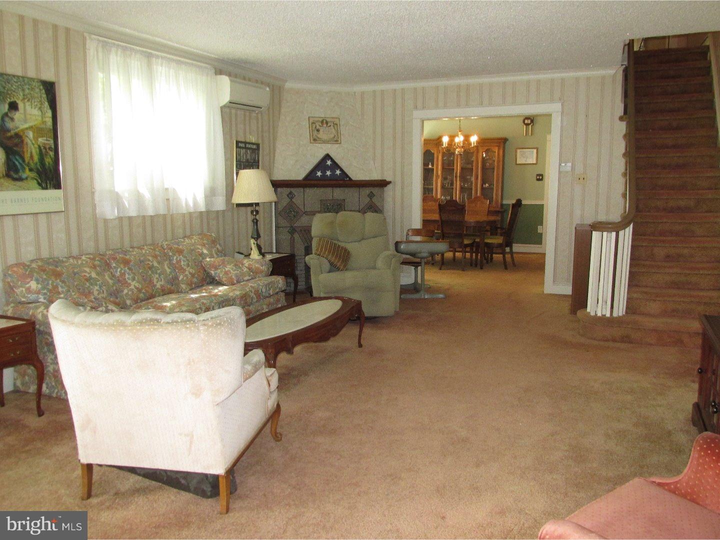 522 Rhawn Street Philadelphia, PA 19111 - Photo 7 of 25 Living Room