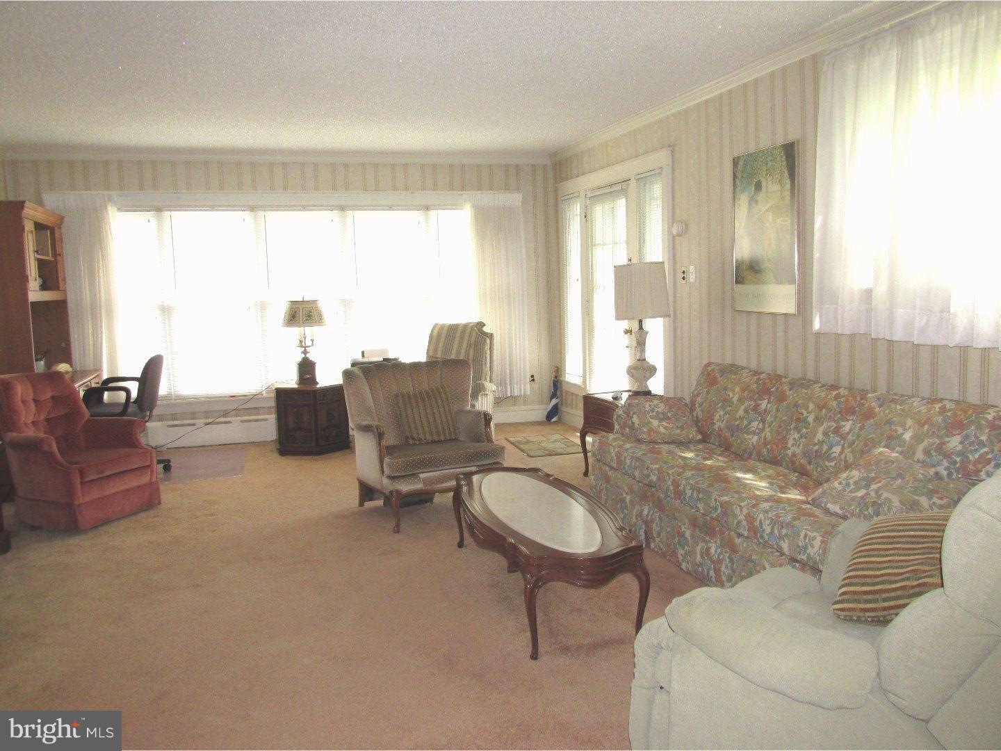 522 Rhawn Street Philadelphia, PA 19111 - Photo 8 of 25 Living Room