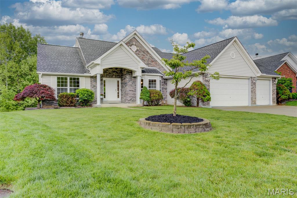 819 Hidden Spring Drive St. Charles, MO 63304 - Photo 2 of 36