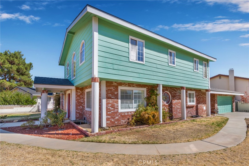 39752 Makin Avenue Palmdale, CA 93551 - Photo 3 of 15 a front view of a house with garden