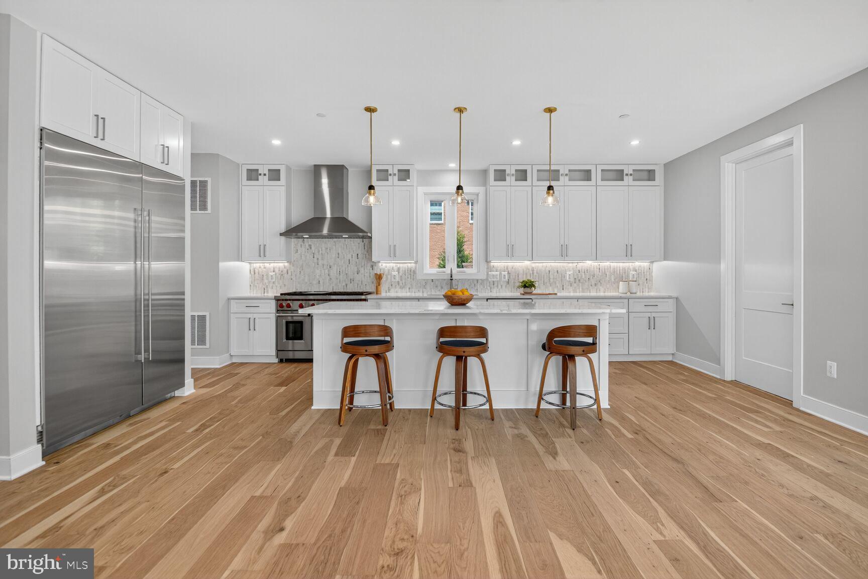 5310 Cathedral Avenue Northwest Washington, DC 20016 - Photo 11 of 57 Eat-in Island