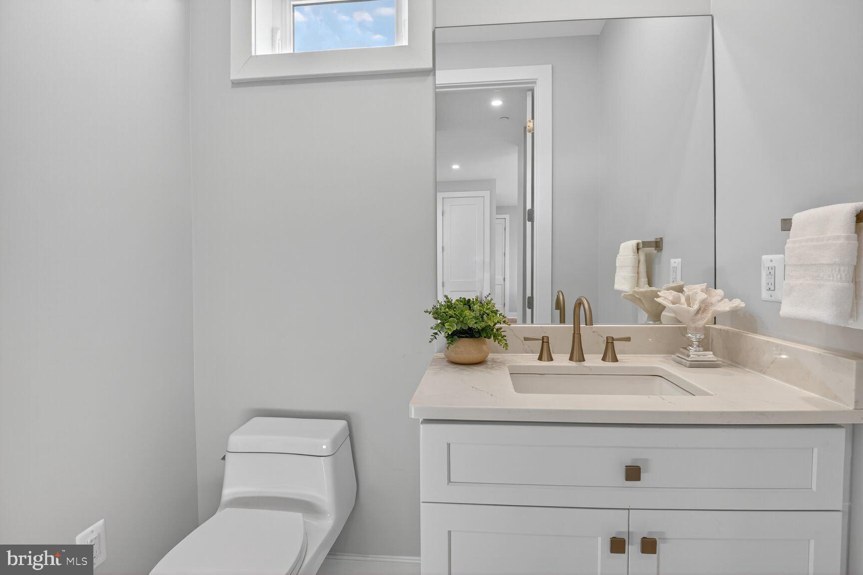 5310 Cathedral Avenue Northwest Washington, DC 20016 - Photo 21 of 57 Powder Room