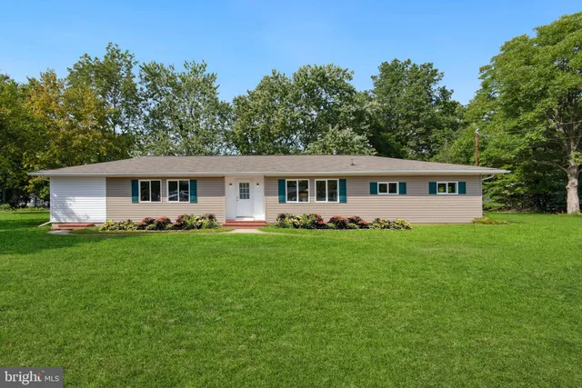 a view of a house and a yard with green space