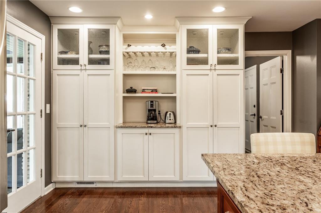 7806 Clarendon Road Indianapolis, IN 46260 - Photo 12 of 50 Gallery Image 12