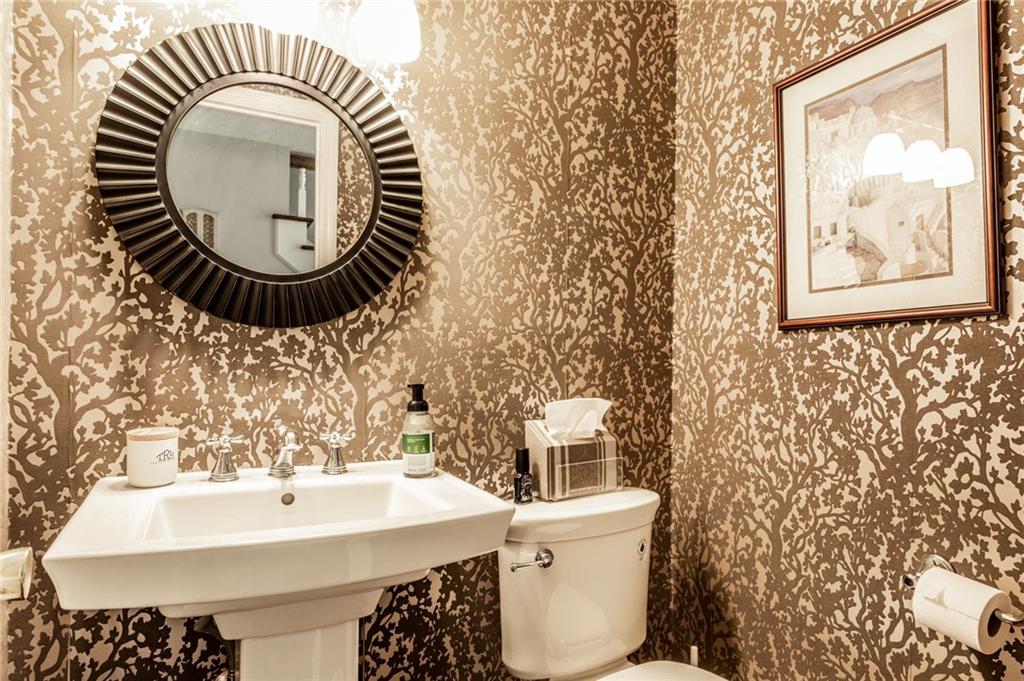 7806 Clarendon Road Indianapolis, IN 46260 - Photo 21 of 50 Gallery Image 21
