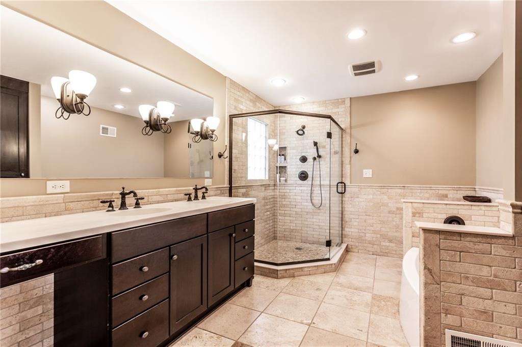 7806 Clarendon Road Indianapolis, IN 46260 - Photo 27 of 50 Gallery Image 27