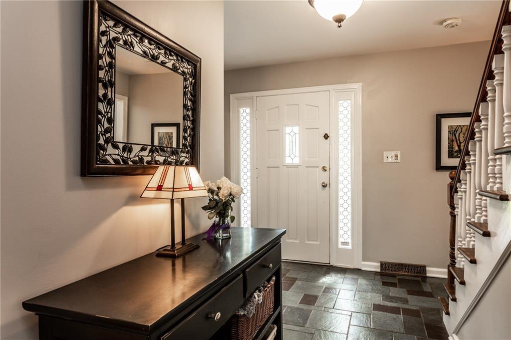 7806 Clarendon Road Indianapolis, IN 46260 - Photo 5 of 50 Gallery Image 5