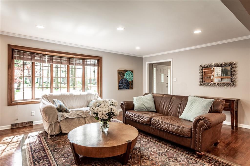 7806 Clarendon Road Indianapolis, IN 46260 - Photo 7 of 50 Gallery Image 7