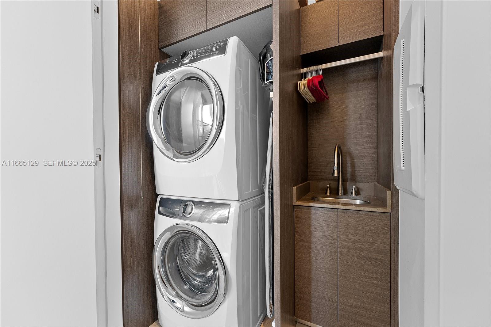 2811 South Bayshore Drive, Unit 4C Miami, FL 33133 - Photo 30 of 37 a utility room with dryer and washer