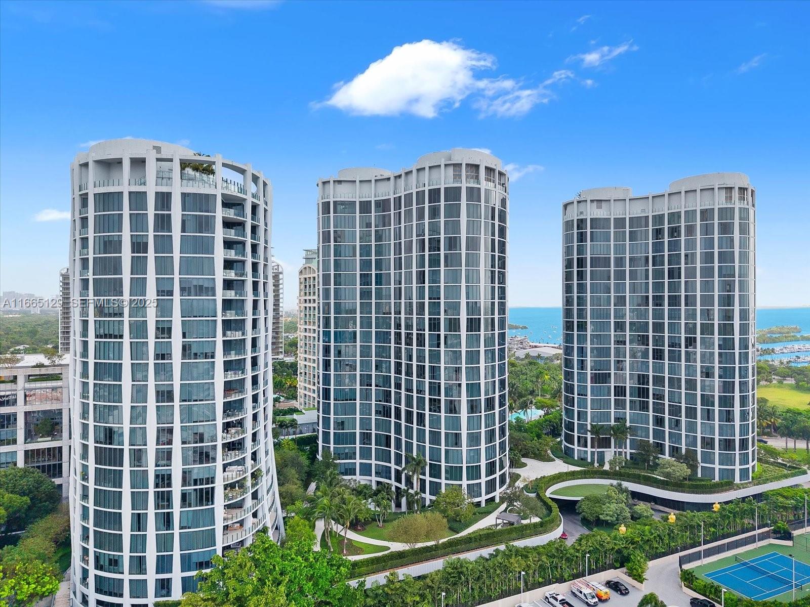 2811 South Bayshore Drive, Unit 4C Miami, FL 33133 - Photo 32 of 37 a front view of a building