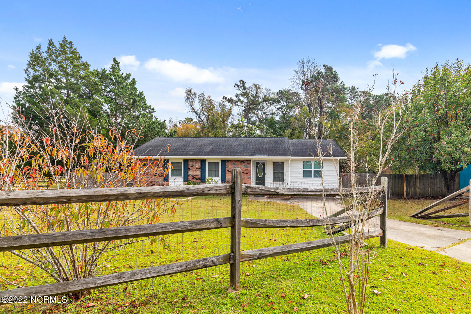 300 Sheffield Road Jacksonville, NC 28546 - Photo 5 of 37 5