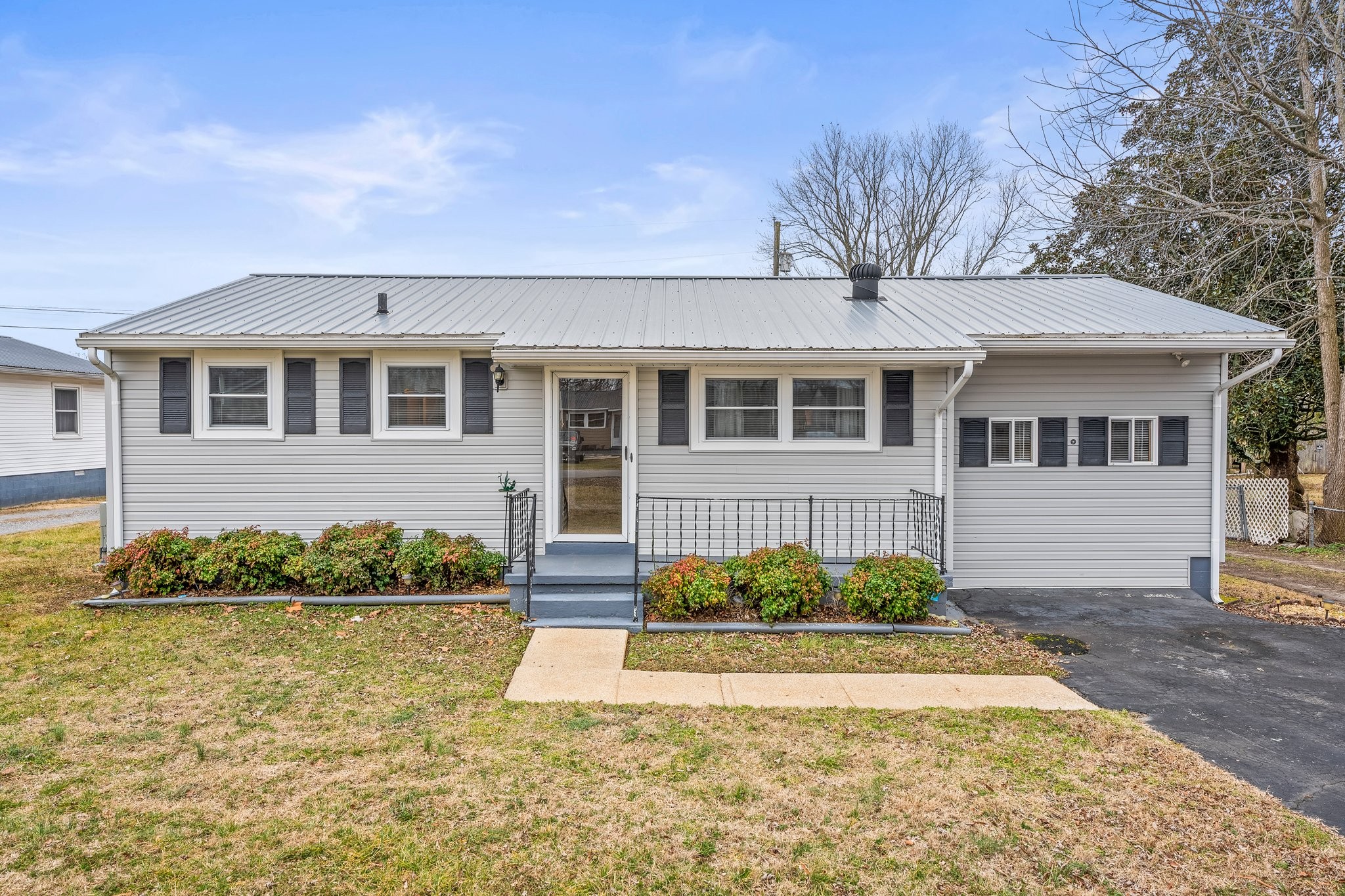 424 Oakwood Road Tullahoma, TN 37388 - Photo 3 of 38 Gallery Image 3