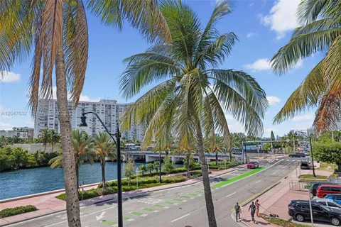$699,000 | 3901 Indian Creek Drive, Unit 309, Miami Beach, FL 33140