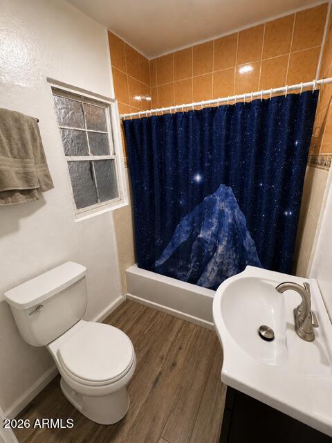 701 6th Green Street Douglas, AZ 85607 - Photo 10 of 10 a bathroom with a toilet and shower