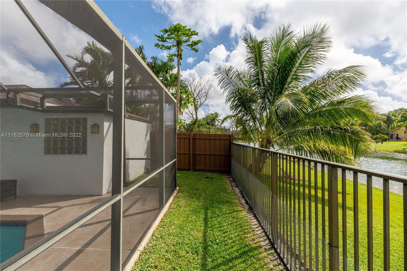 11612 Quiet Waters Lane Boca Raton, FL 33428 - Photo 60 of 70 a view of balcony with small garden