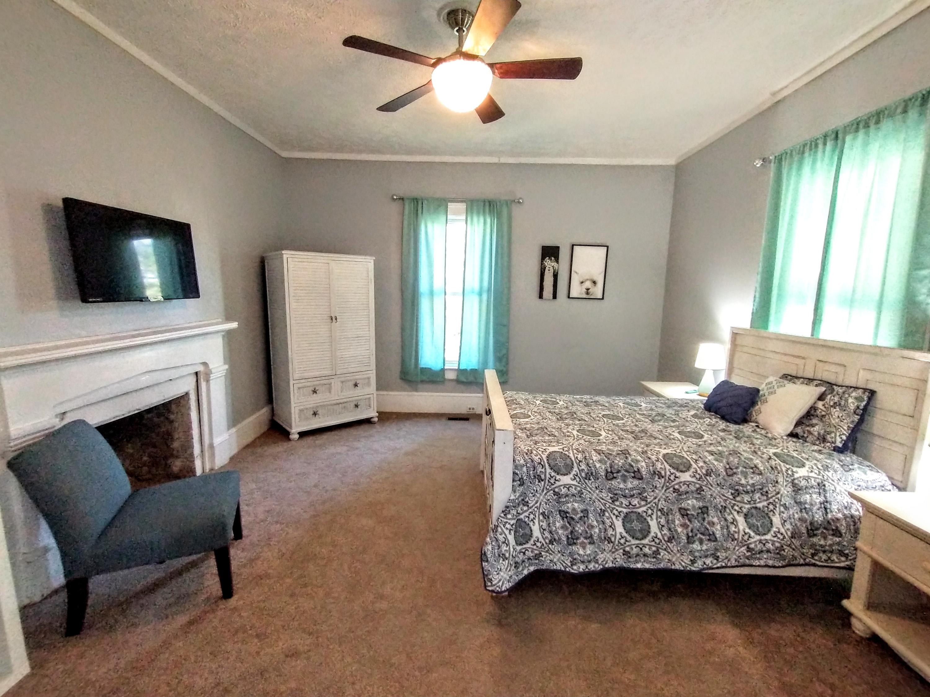 12432 Deerfield Road Savannah, GA 31419 - Photo 16 of 20 This room is set up as a bedroom but has no closet. So it could be used as a den or family room.