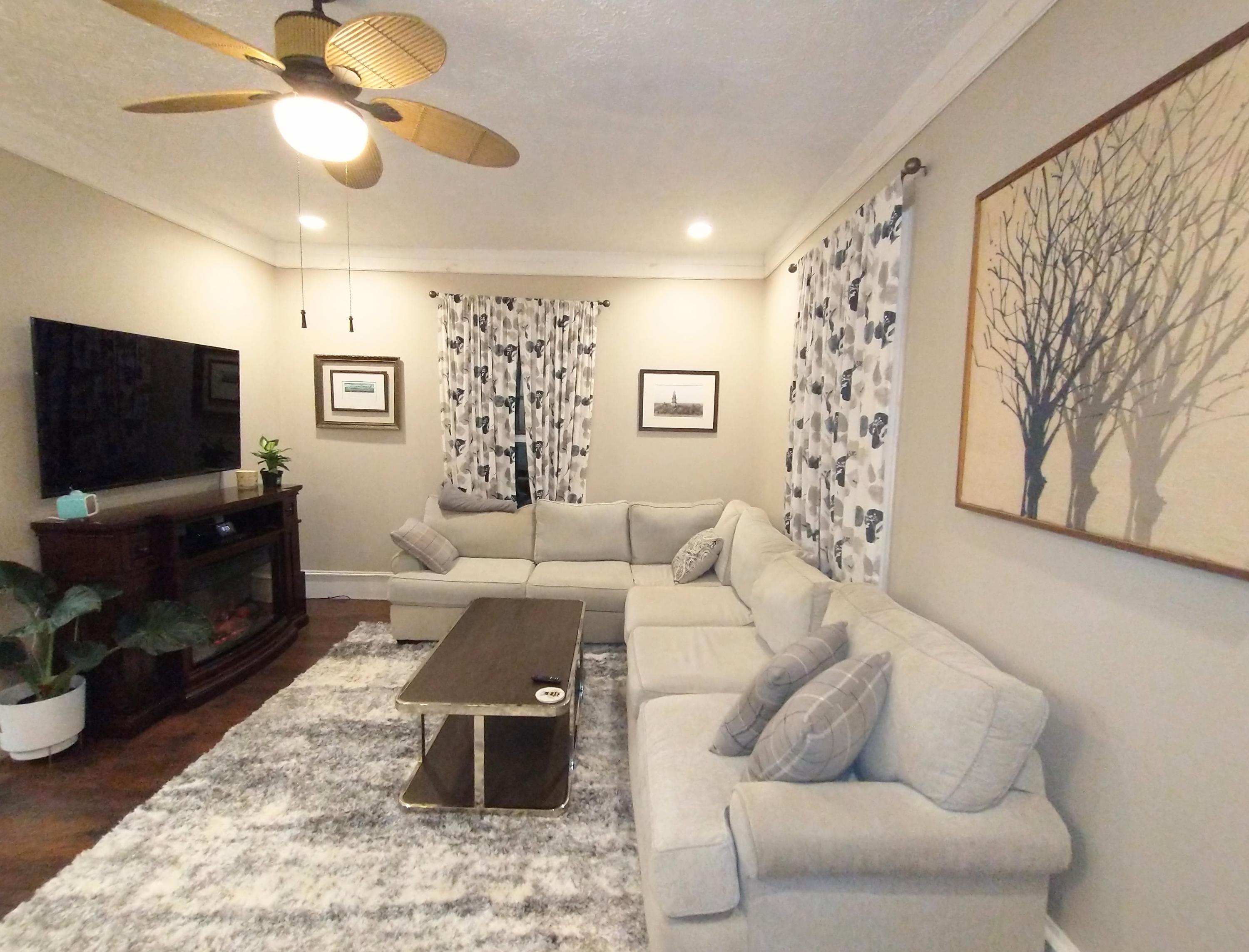 12432 Deerfield Road Savannah, GA 31419 - Photo 3 of 20 family room