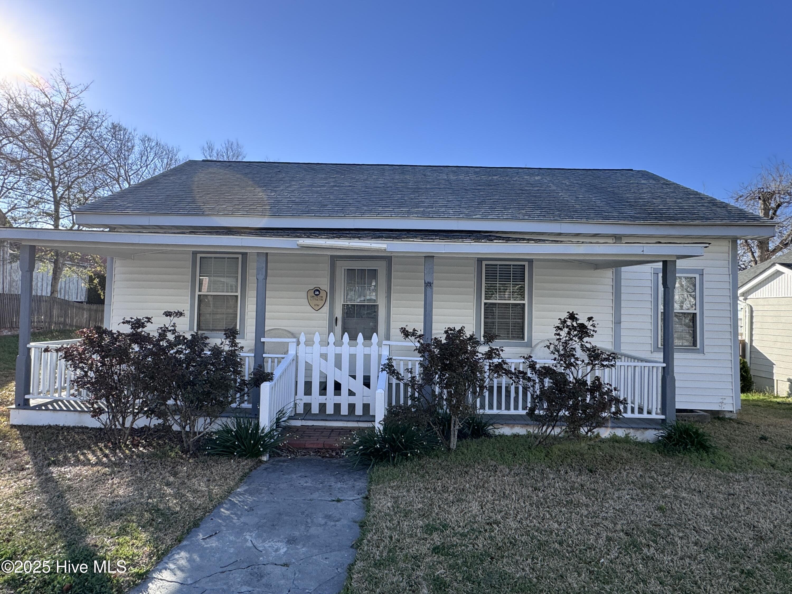 117 South Elm Street Swansboro, NC 28584 - Photo 1 of 15 117 Elm Street S