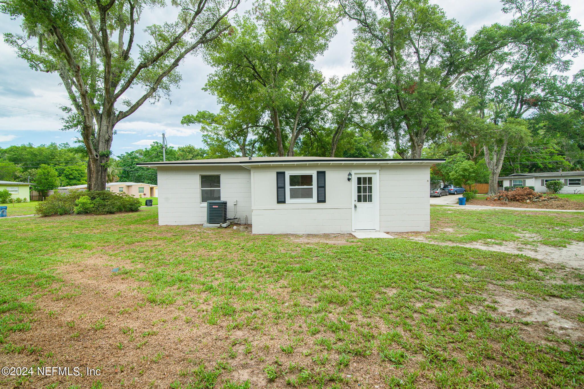 1702 King Arthur Road Jacksonville, FL 32211 - Photo 23 of 24 a view of a backyard with a garden