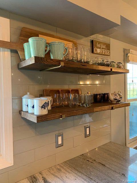 29312 Raleigh Road Farmington, MI 48336 - Photo 6 of 24 Open kitchen shelves
